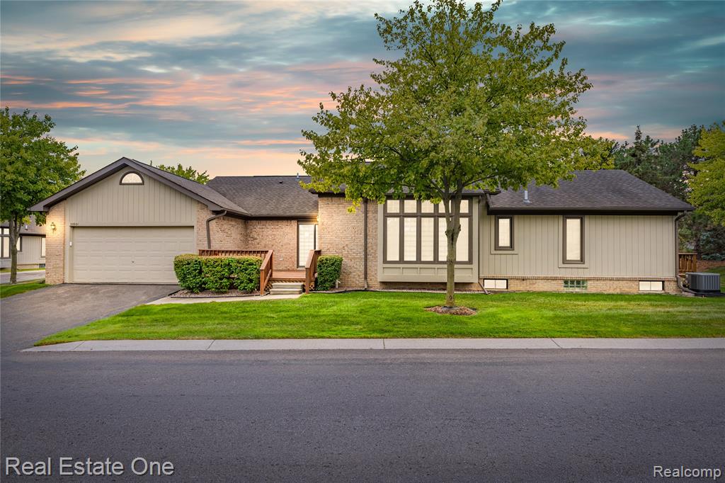 33925 Oakwood Drive Property Photo 1