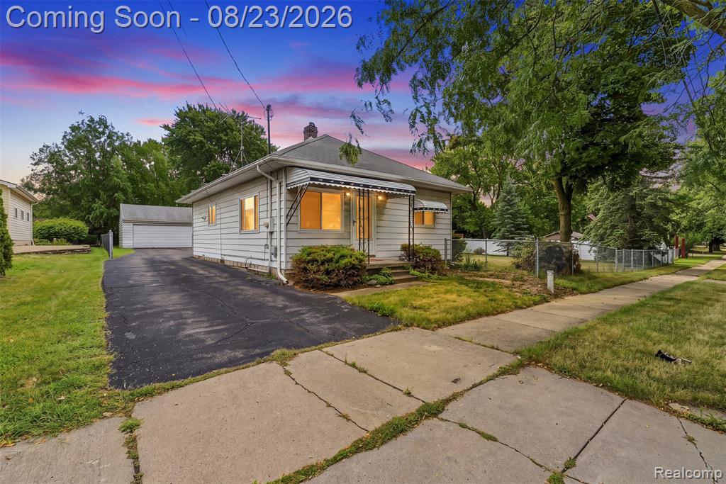 2083 Dutcher Street Property Photo 1