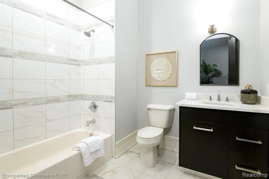 32686 Woodward Avenue Property Photo 18