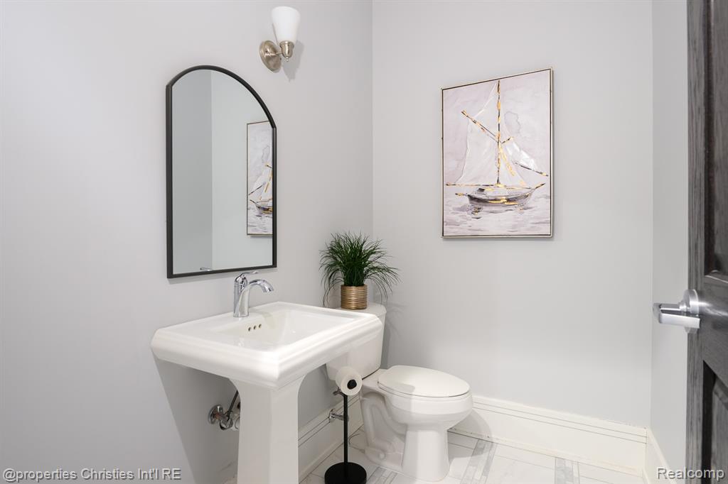 32686 Woodward Avenue Property Photo 19