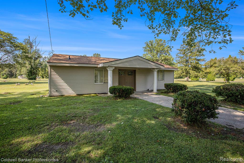 48300 Willow Road Property Photo 2