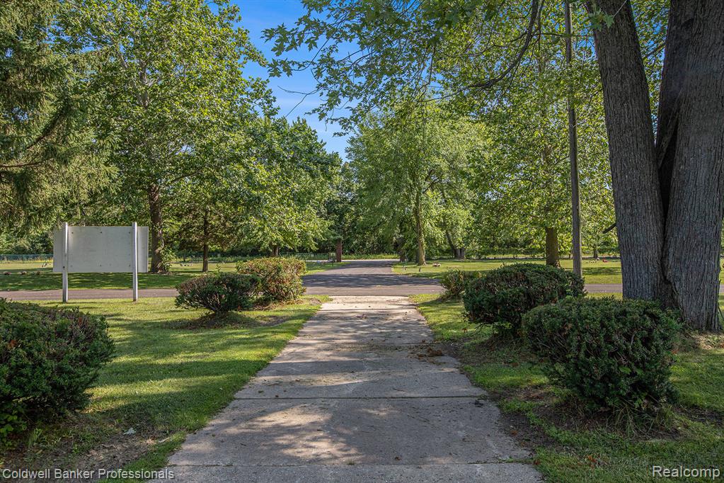 48300 Willow Road Property Photo 4