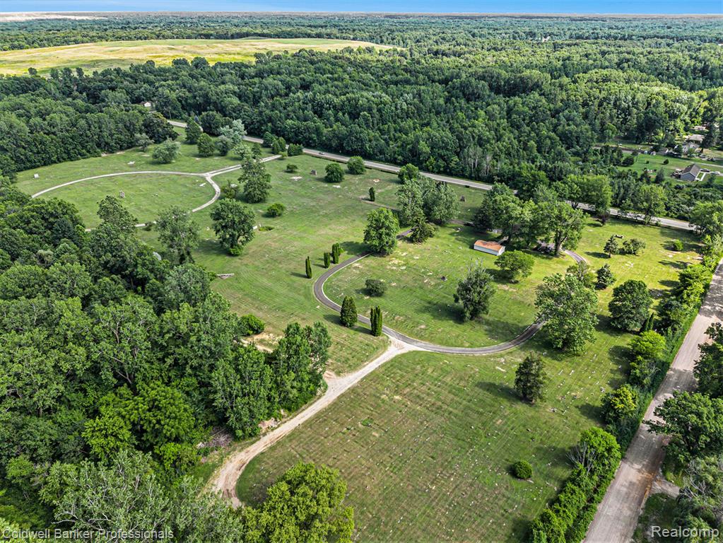 48300 Willow Road Property Photo 8