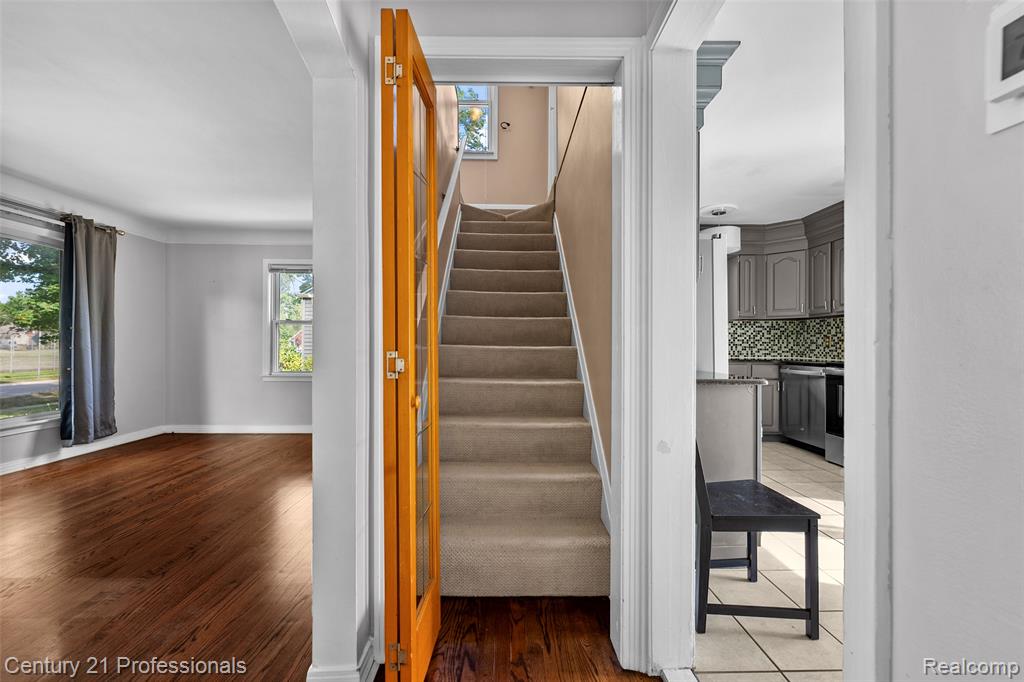 2712 N Vermont Avenue Property Photo 18