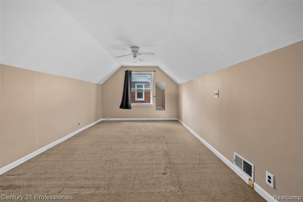 2712 N Vermont Avenue Property Photo 20