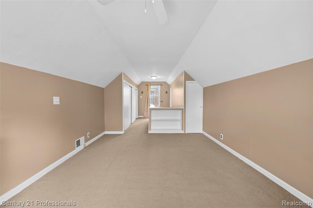 2712 N Vermont Avenue Property Photo 21