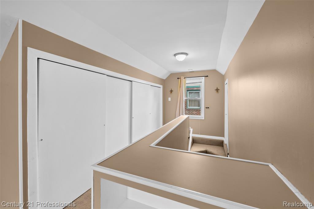 2712 N Vermont Avenue Property Photo 22
