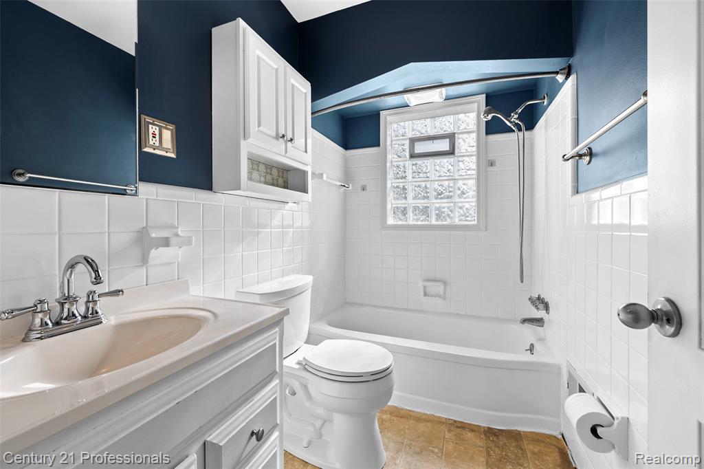 2712 N Vermont Avenue Property Photo 23