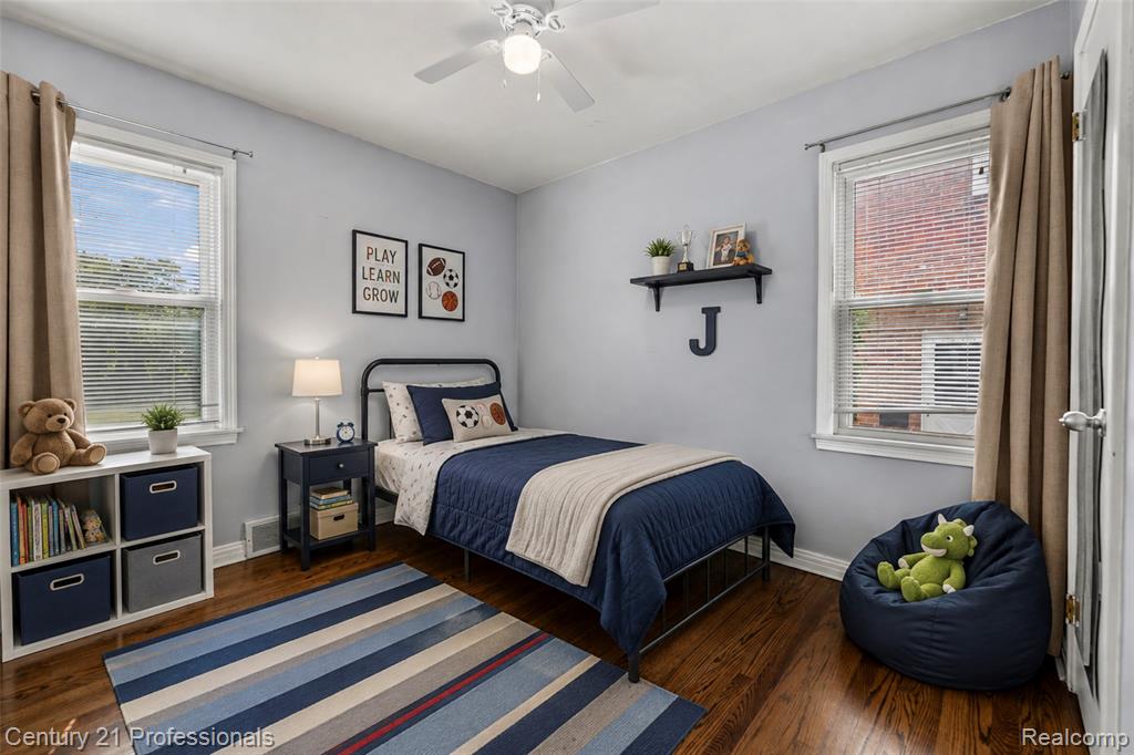 2712 N Vermont Avenue Property Photo 24