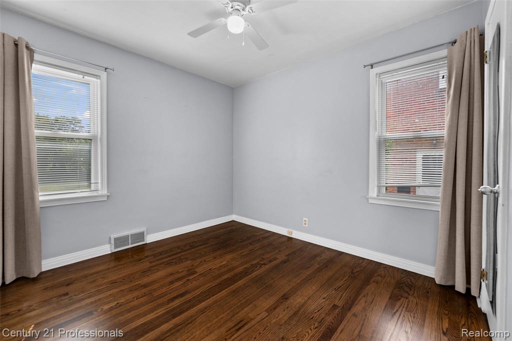 2712 N Vermont Avenue Property Photo 25