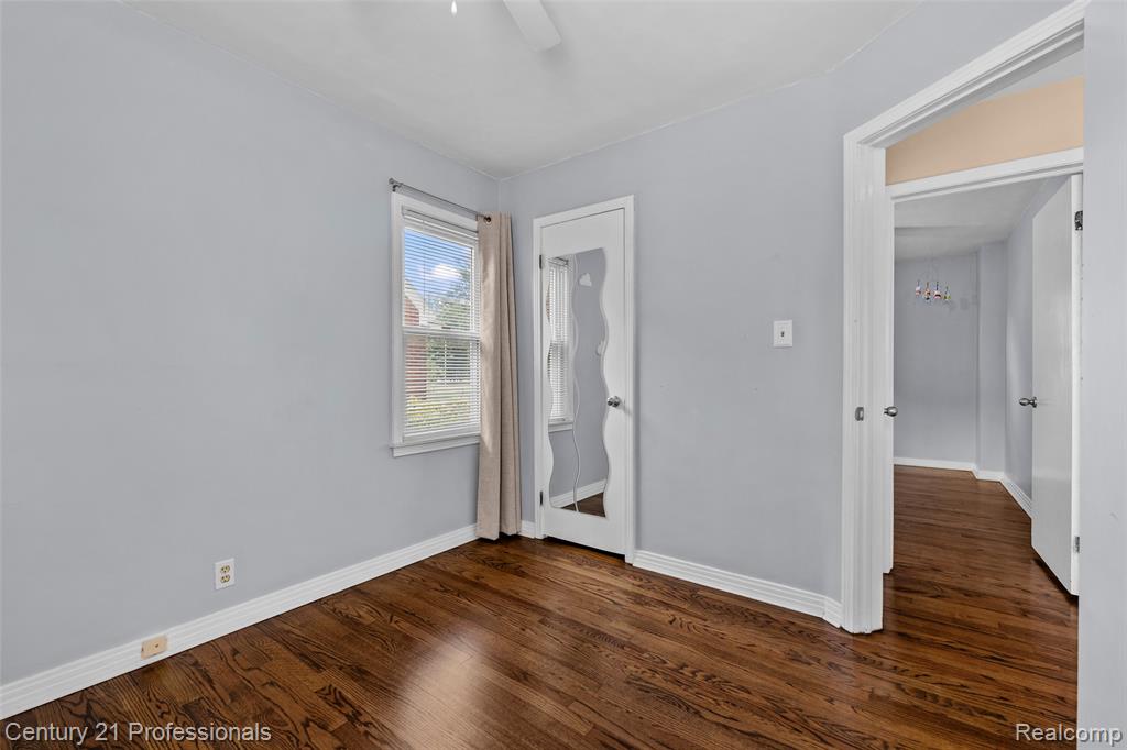 2712 N Vermont Avenue Property Photo 26