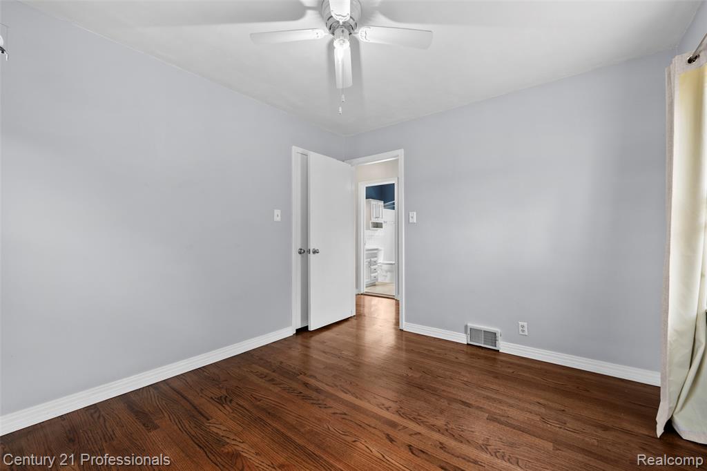 2712 N Vermont Avenue Property Photo 28