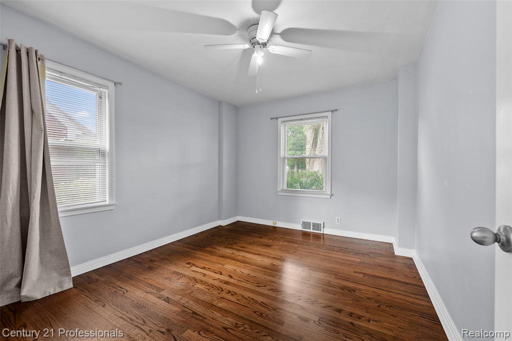 2712 N Vermont Avenue Property Photo 29