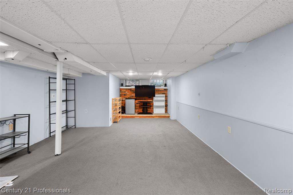 2712 N Vermont Avenue Property Photo 32