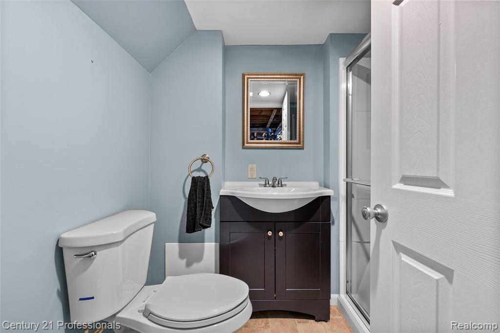 2712 N Vermont Avenue Property Photo 34