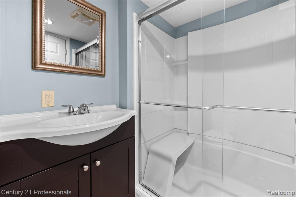 2712 N Vermont Avenue Property Photo 35