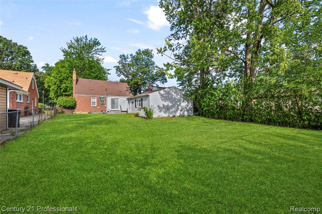 2712 N Vermont Avenue Property Photo 38
