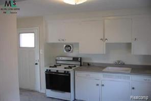 20715 Moross Road Property Photo 6