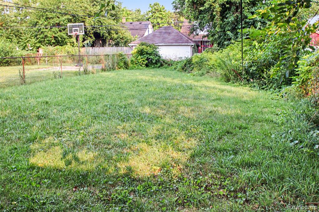 3145 S Liddesdale Street Property Photo 3
