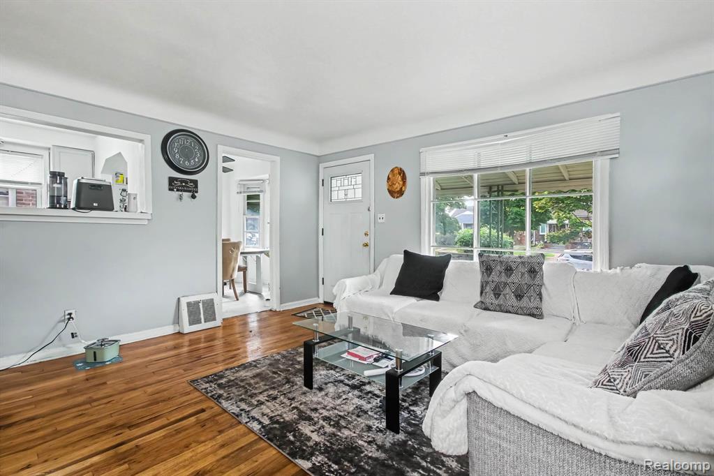 3145 S Liddesdale Street Property Photo 4