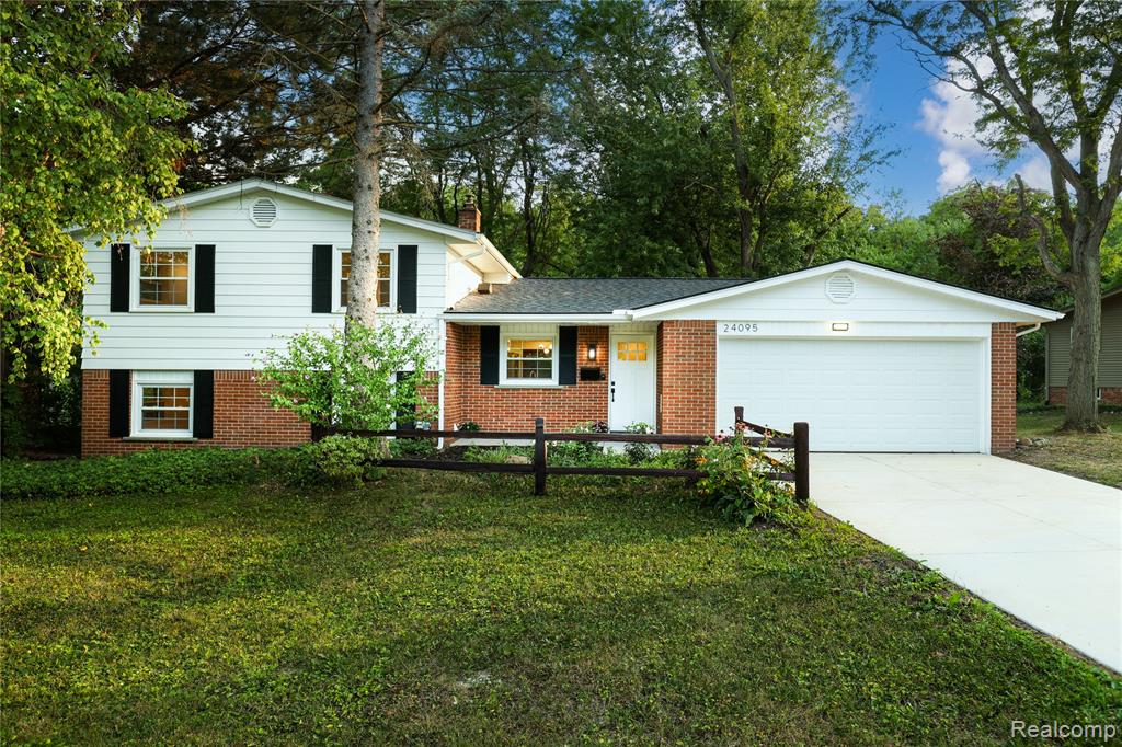 24095 Farmington Road Property Photo 1