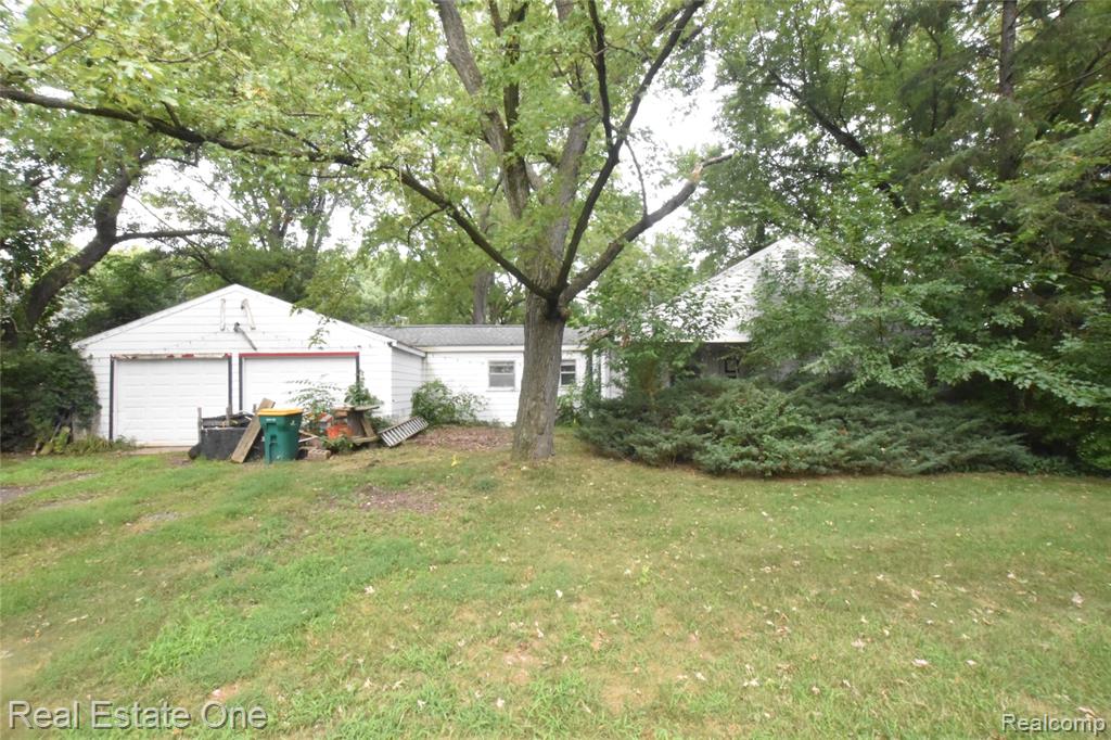 3482 W Maple Road Property Photo 1