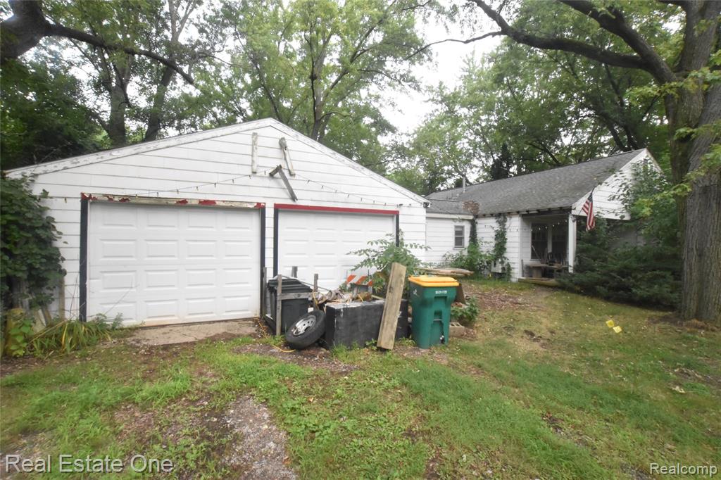 3482 W Maple Road Property Photo 2