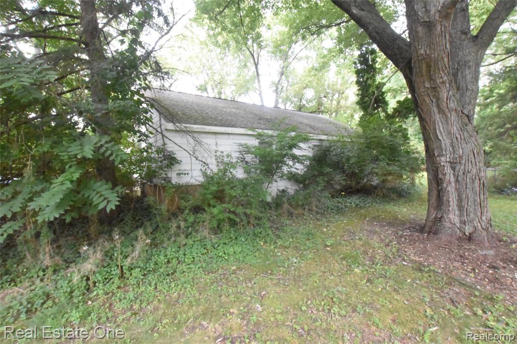 3482 W Maple Road Property Photo 3
