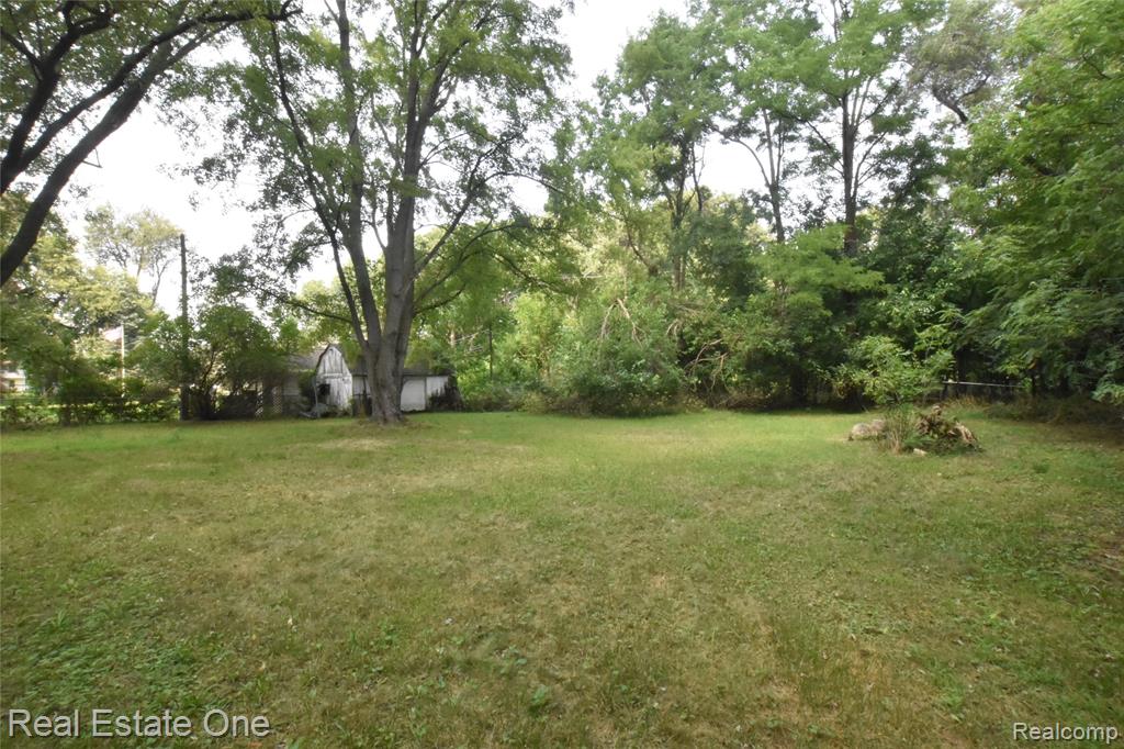 3482 W Maple Road Property Photo 4