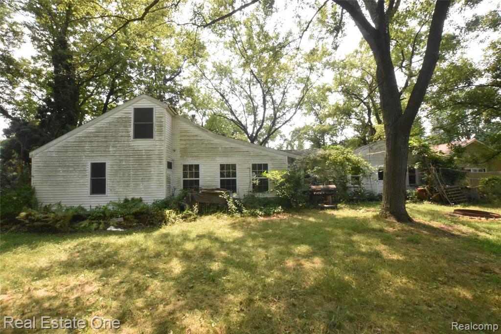 3482 W Maple Road Property Photo 5
