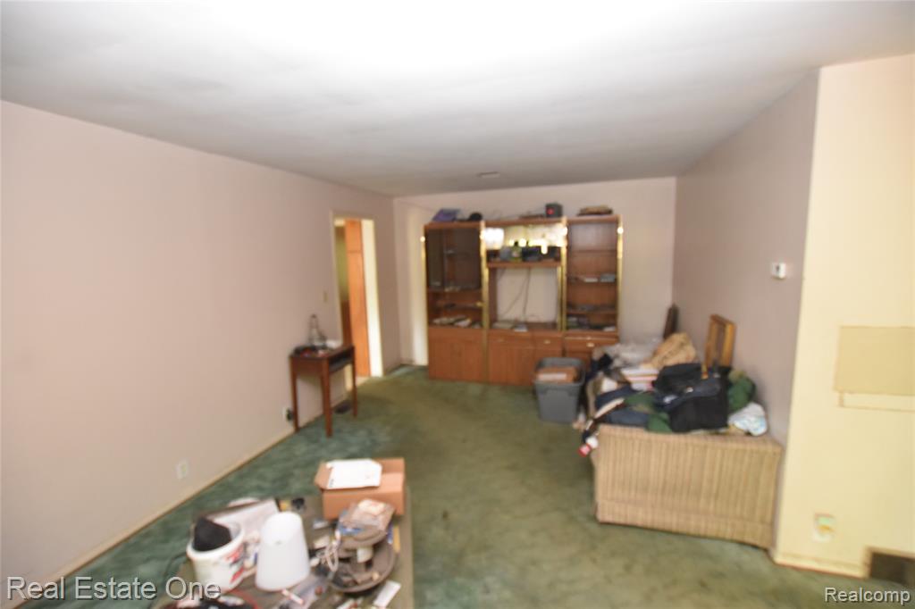 3482 W Maple Road Property Photo 7
