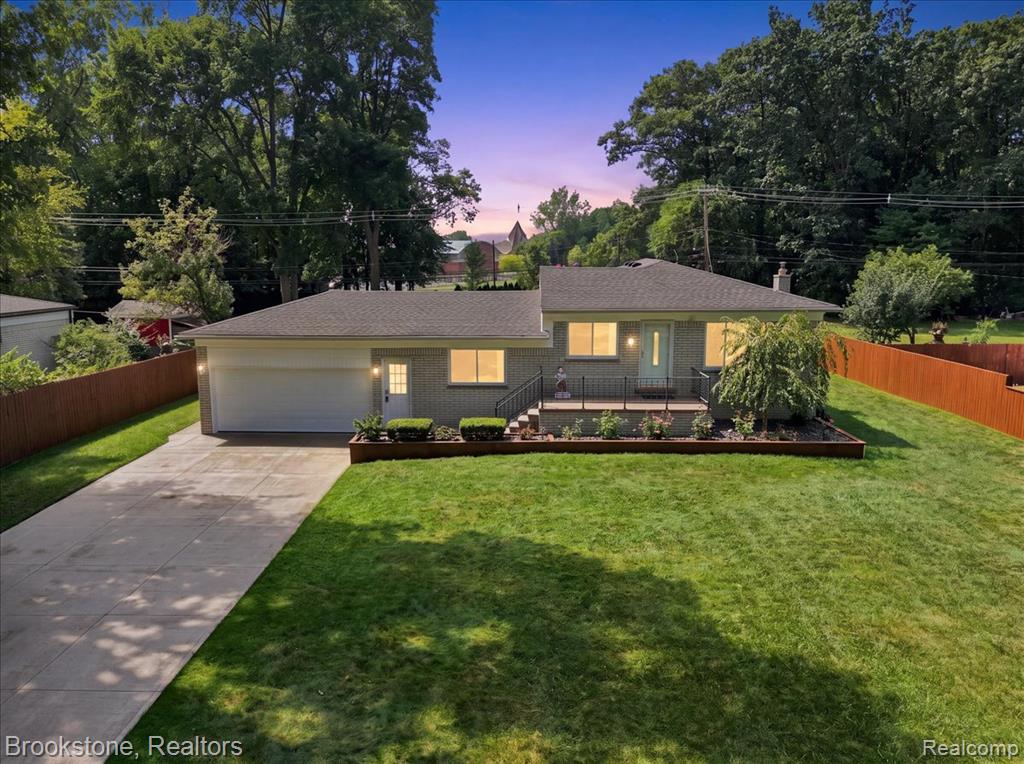 2494 Frankson Avenue Property Photo 1