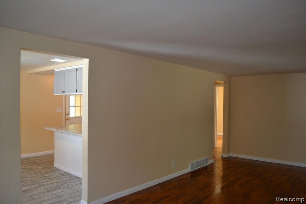4265 Van Slyke Road Property Photo 9