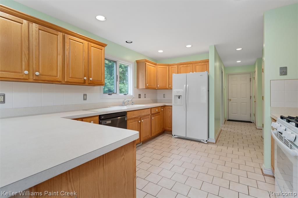 210 Mayfield Property Photo 12