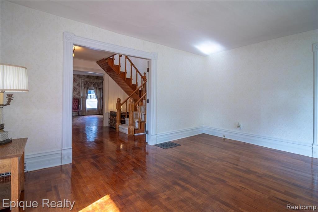 402 N Hickory Street Property Photo 23