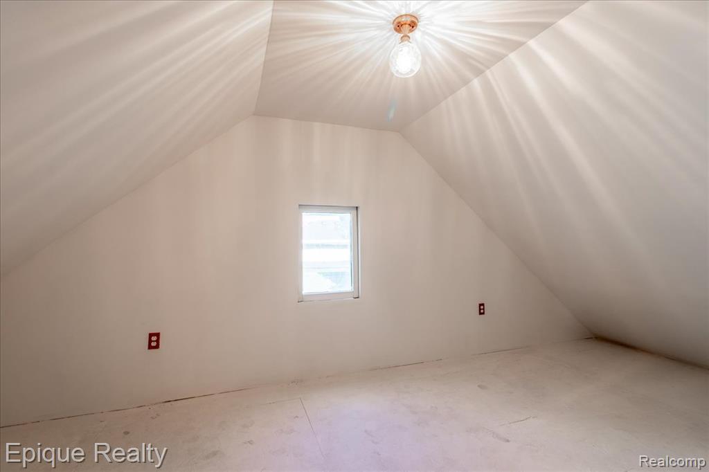 402 N Hickory Street Property Photo 32