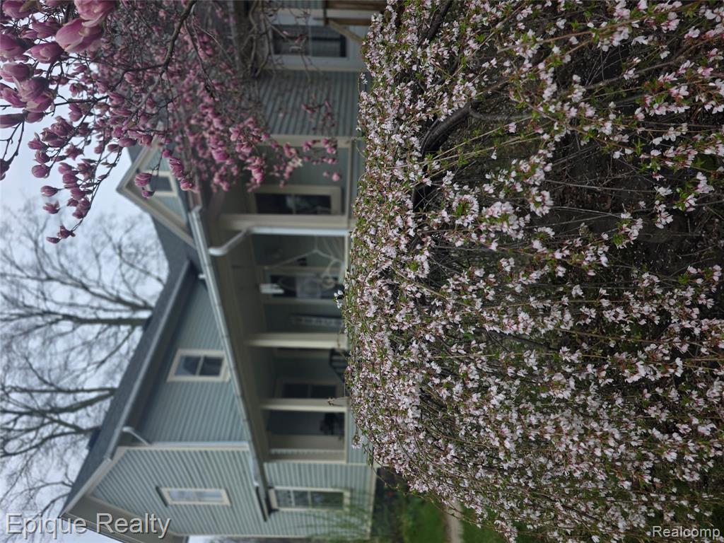 402 N Hickory Street Property Photo 43