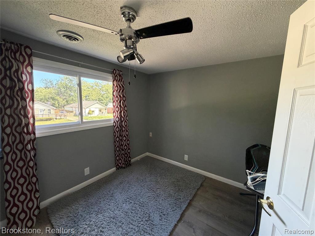 23151 Lawson Avenue Property Photo 18