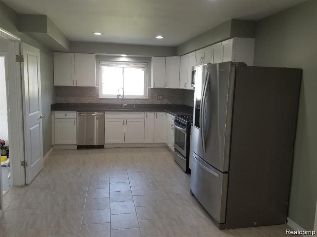 18203 Mott Property Photo 2