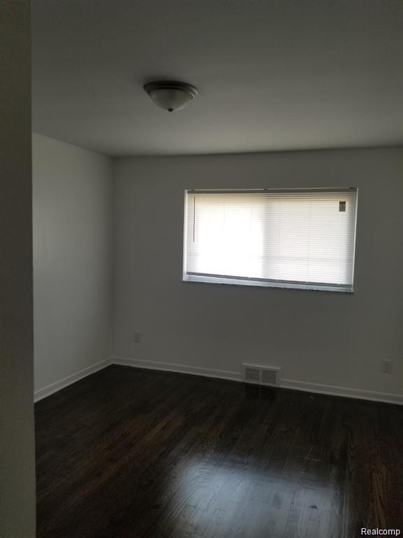 18203 Mott Property Photo 5
