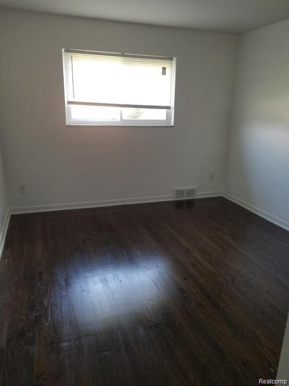 18203 Mott Property Photo 6