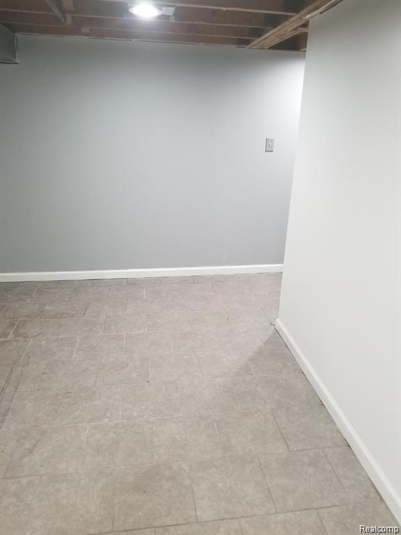 18203 Mott Property Photo 8