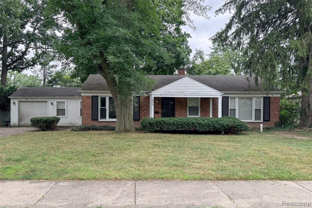1846 PEMBROKE Road Property Photo 1