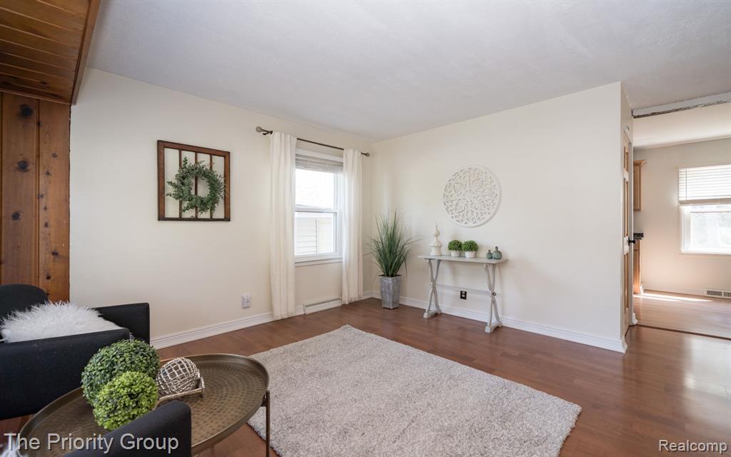 5515 Clinton River Drive Property Photo 3