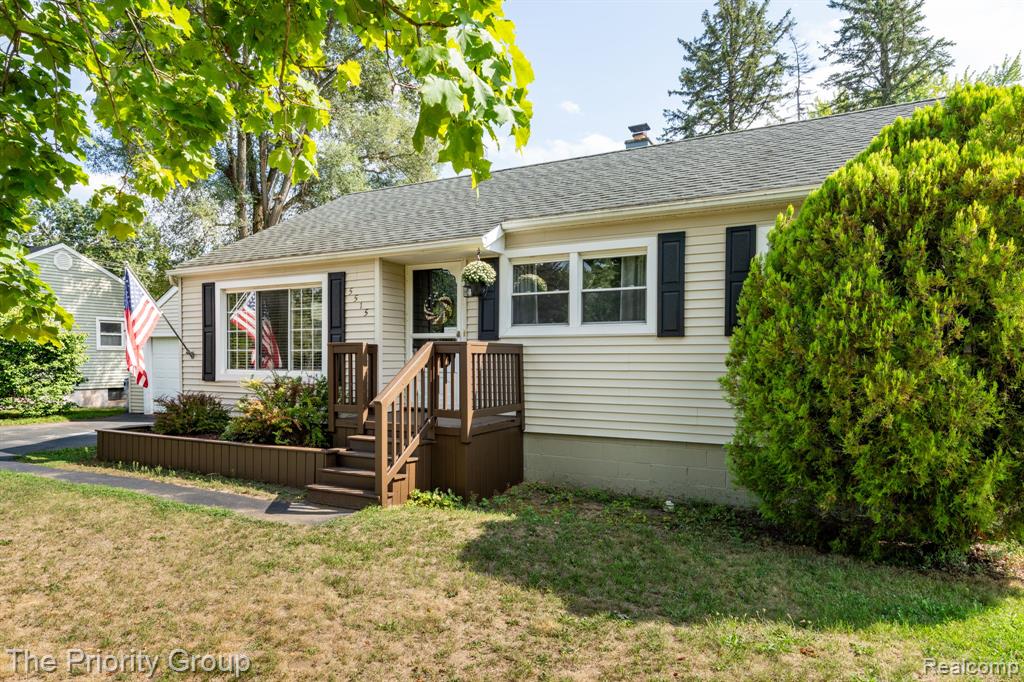 5515 Clinton River Drive Property Photo 11