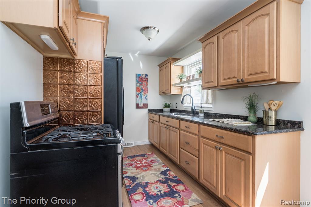 5515 Clinton River Drive Property Photo 16
