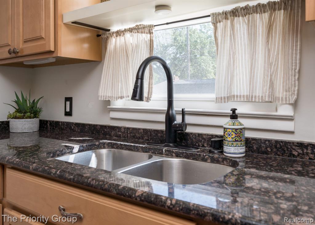 5515 Clinton River Drive Property Photo 17