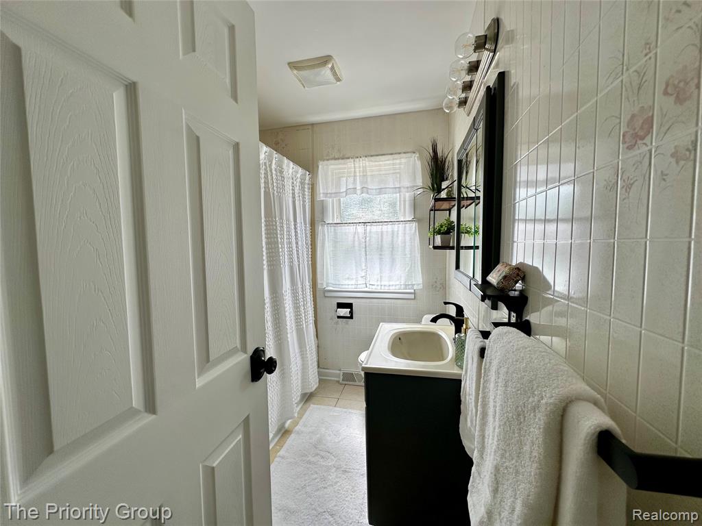 5515 Clinton River Drive Property Photo 23