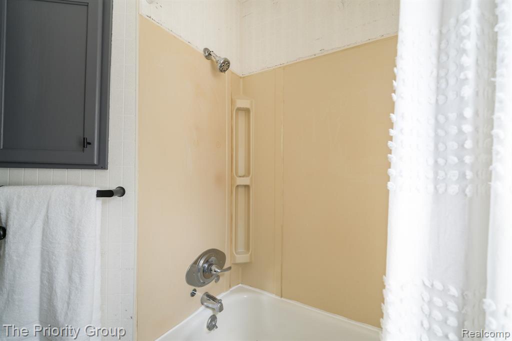 5515 Clinton River Drive Property Photo 24