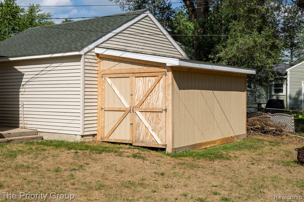 5515 Clinton River Drive Property Photo 29